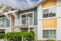 Building Photo - 2Bd/1Ba Clean Condo near Sunny Cove! ( Co-...
