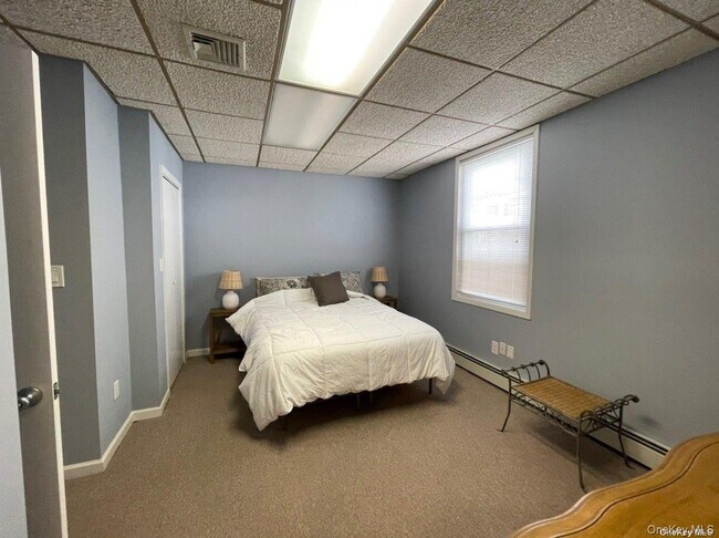 Building Photo - 20 Dewey St