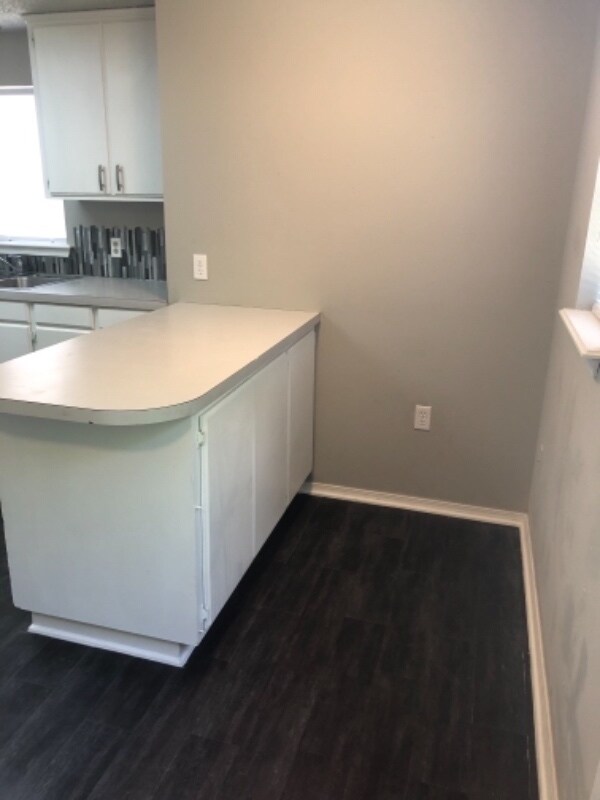 Building Photo - 1116 E Broadway St