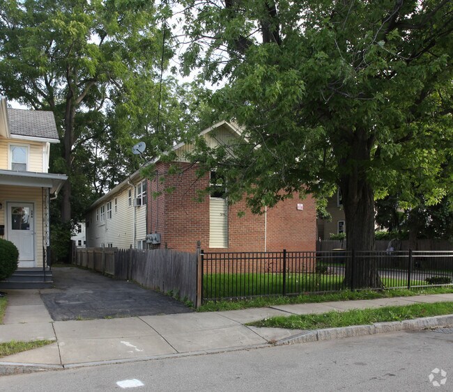 Building Photo - 344 Troup St