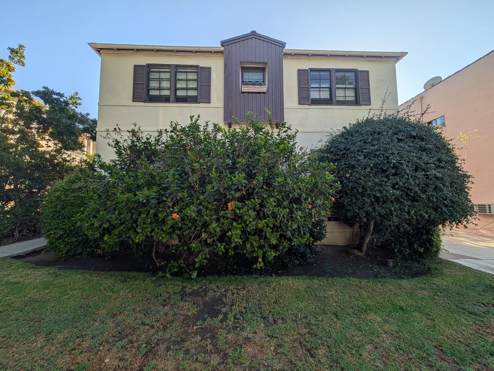 Building Photo - 838 N Sweetzer Ave