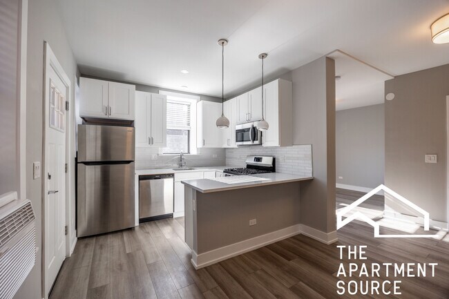 Building Photo - 3937 N Janssen Ave