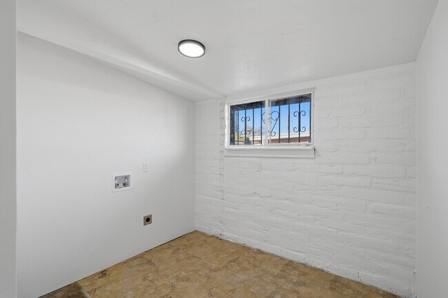 Building Photo - 6814 E Koralee St