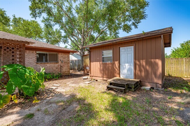 Building Photo - 2906 Heatherwood Dr