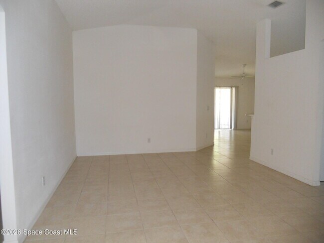 Building Photo - 540 Benton Dr