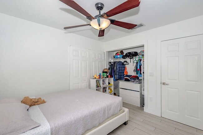 Building Photo - 16931 SW 5th Ct