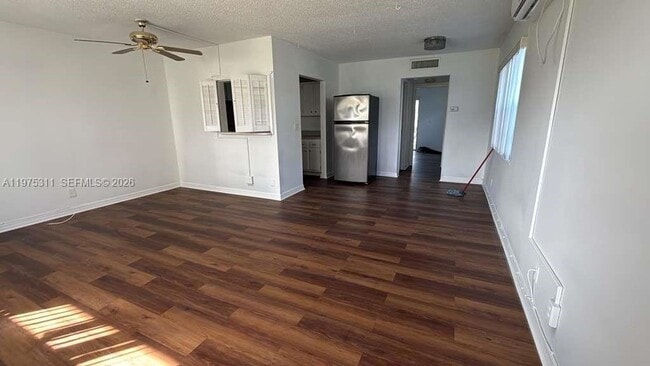 Building Photo - 104 Easthampton E