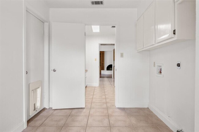 Building Photo - 105 Kite St