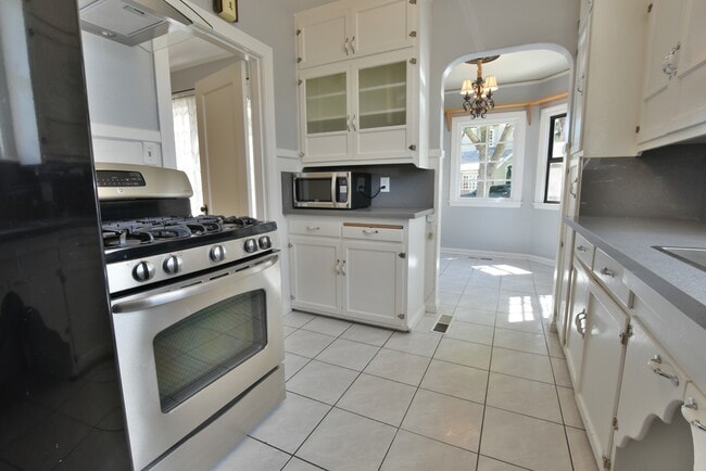 Building Photo - Charming 3 Bedroom 1 Bath Home in Prestigious Willow Glen Location!