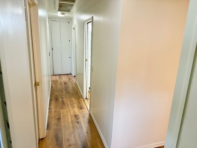 Building Photo - Huge 4 bedroom 2 bath house!