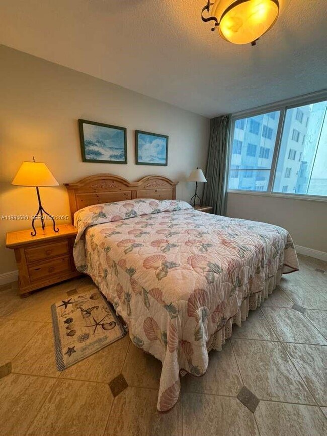 Building Photo - 5005 Collins Ave