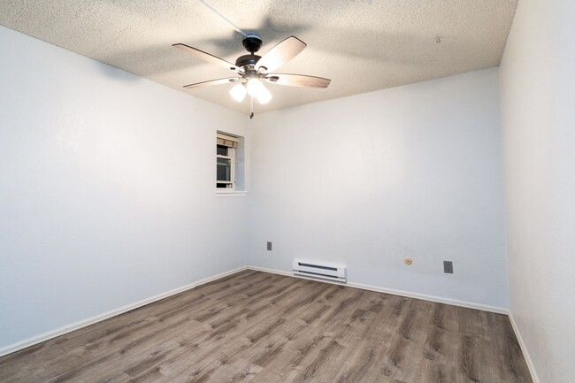 Building Photo - Modern 1-Bedroom Condo in Cottonwood Villa...