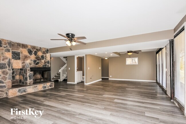 Building Photo - 11 St Valery Ct