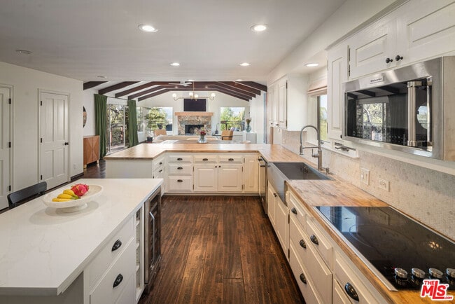 Primary Photo - 4713 Bedel St