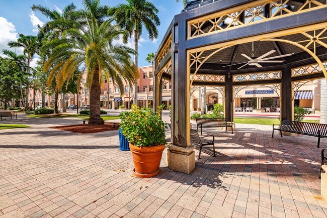 Building Photo - 121 SW 2nd Ave