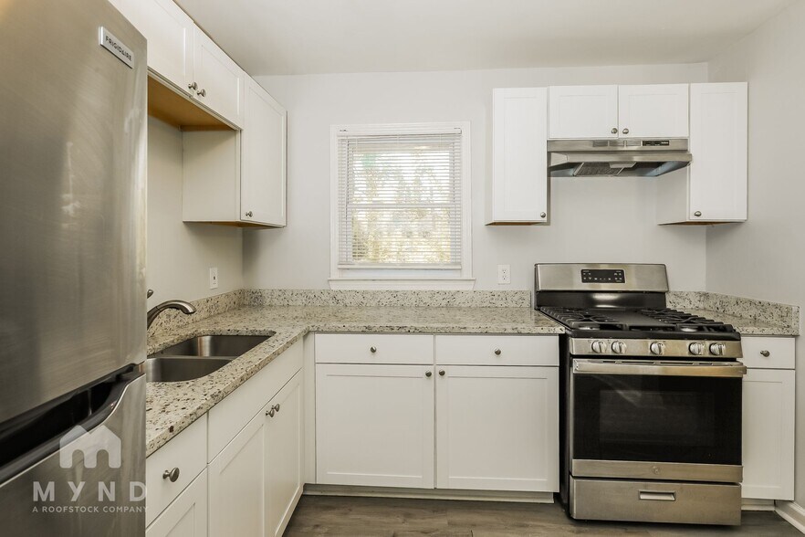 Building Photo - 4769 Ridgewood Dr
