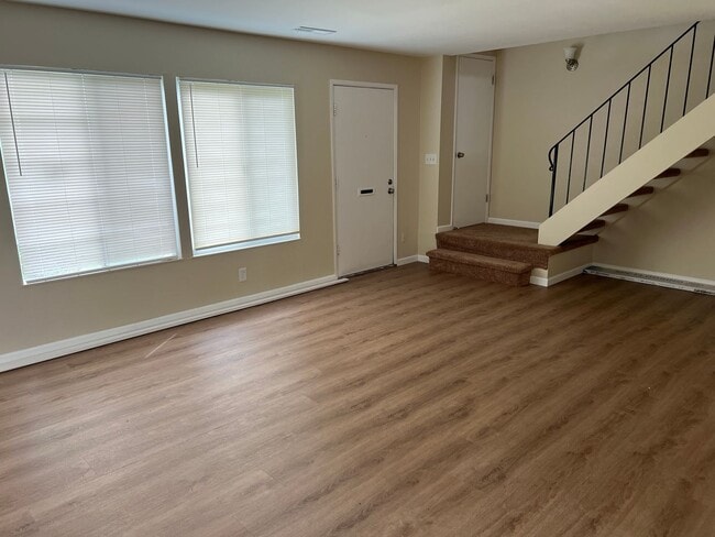 Building Photo - Beautiful 3Bd/1.5Ba Townhouse in a Highly Desirable Hayward Neighborhood!