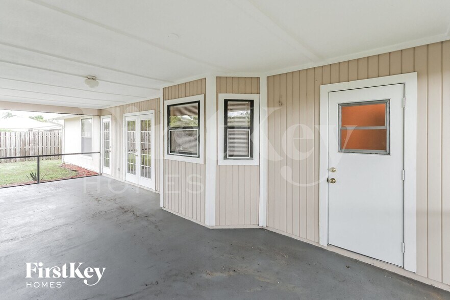 Building Photo - 2078 SW Idaho Ln