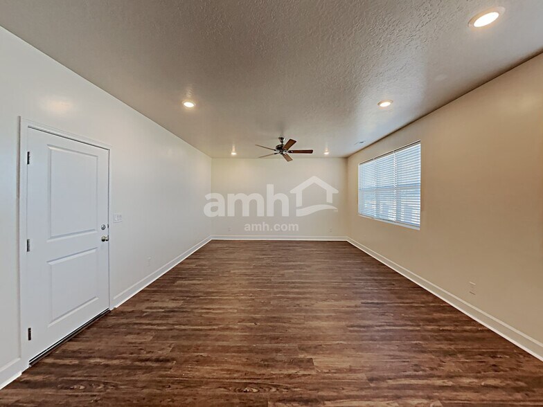 Building Photo - 1123 Wagon Way