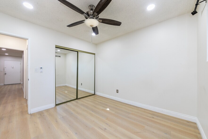 Building Photo - 1908 Clinton St