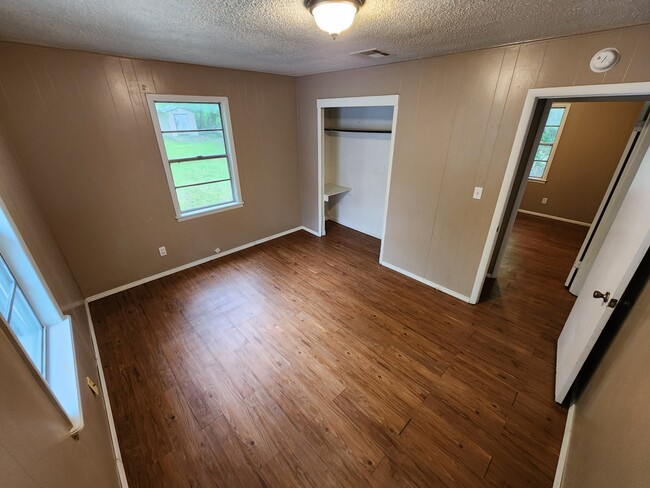 Building Photo - 507 19th St