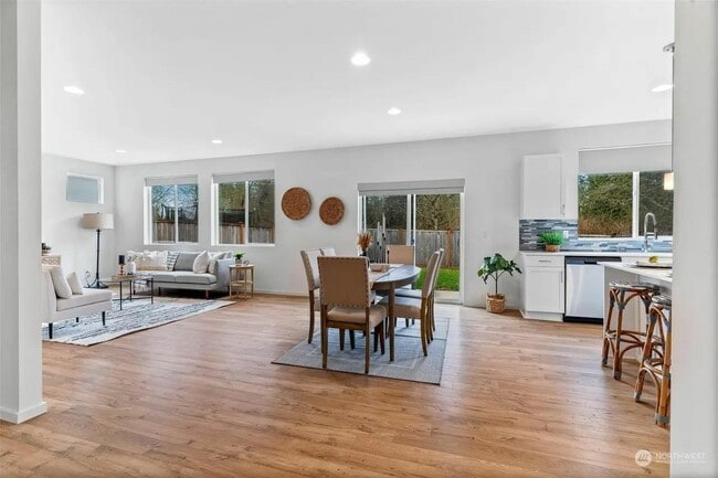 Building Photo - 8412 55th Pl NE