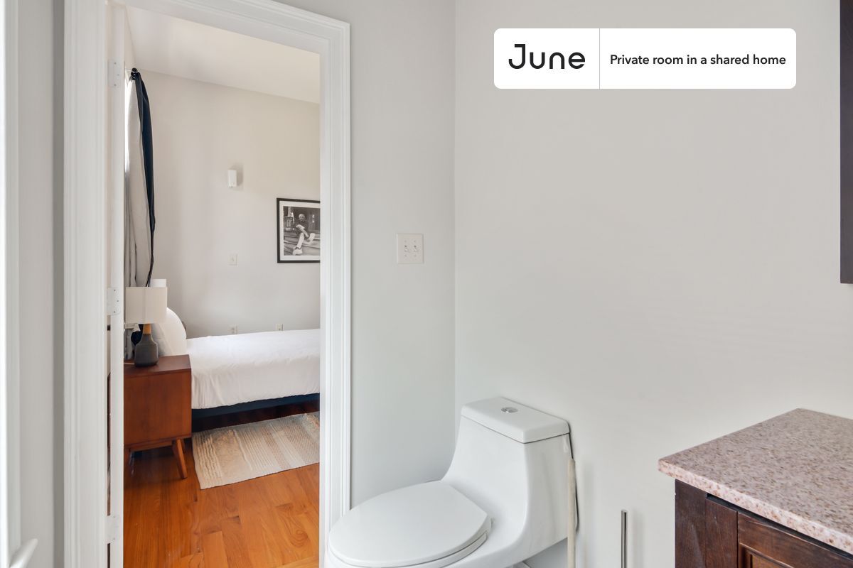 Building Photo - Room in Shared 5 bed/2.5 bath home in Roxbury