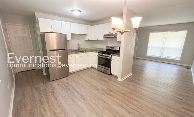 Building Photo - 1935 Lathrop St SE