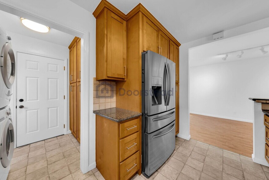 Building Photo - 2448 Pioneer Ave