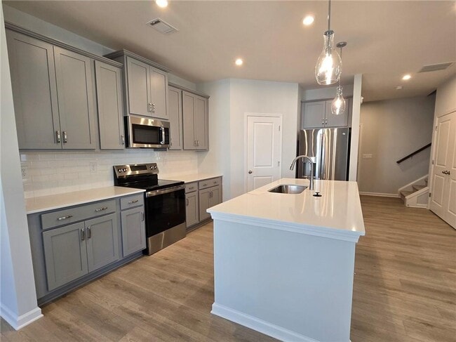 Building Photo - 3085 Cambridge Ml St