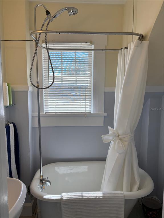 Building Photo - 810 22nd Ave N