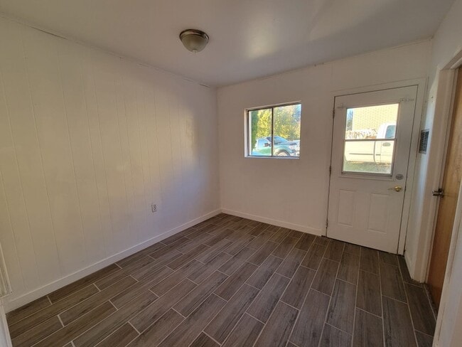 Building Photo - 210 N 700 E