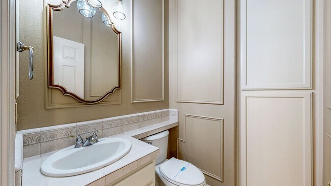 Building Photo - Gorgeous Home with private yards, large de...