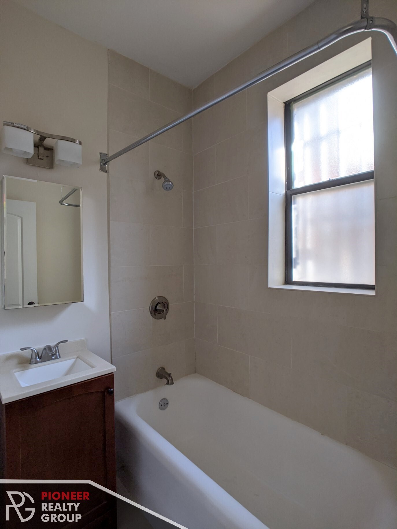 Building Photo - 4616 N Paulina St