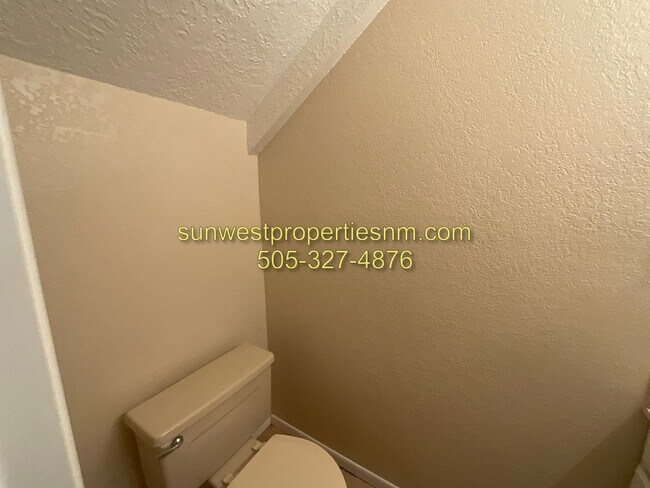 Building Photo - 3 bedroom, 2.5 Bath Condo for Rent