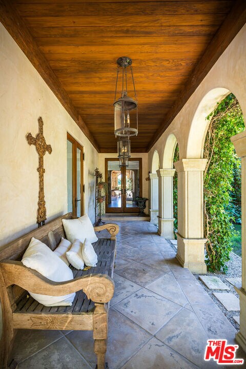 Building Photo - 1550 Amalfi Dr