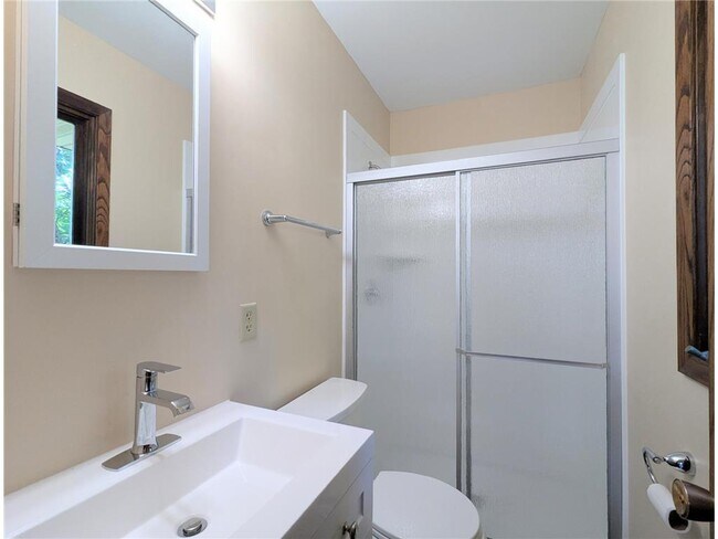 Building Photo - 6065 Oakwood Rd