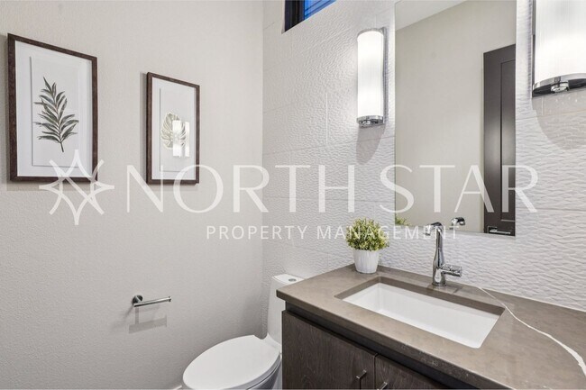 Building Photo - Luxury Living in the Heart of Lake Oswego: Stylish 3-Story Townhouse