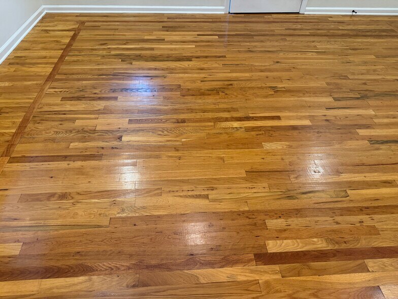 Natural Oak Hardwood Floors - 2808 10th Ct S