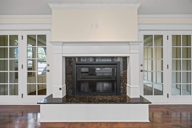 Building Photo - 7103 Mesa Dr