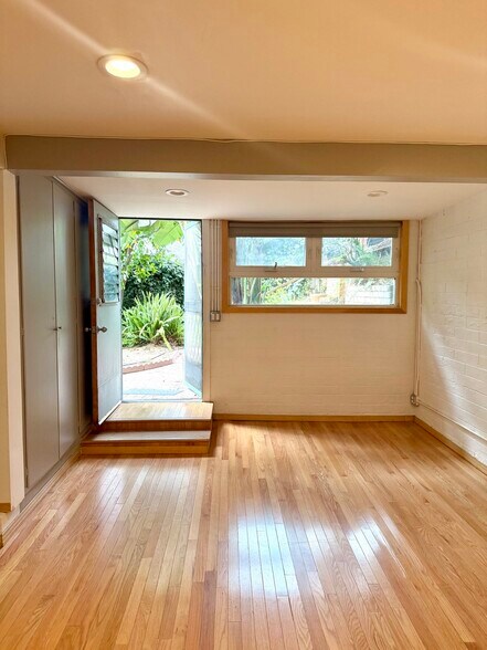 Building Photo - 2160 Stanley Hills Dr