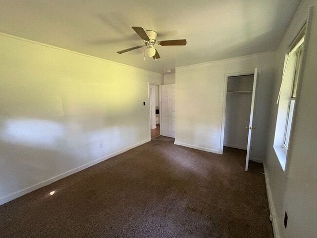 Building Photo - MOVE IN READY