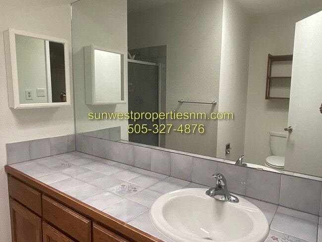Building Photo - 2 Bed, 2 Bath Townhouse