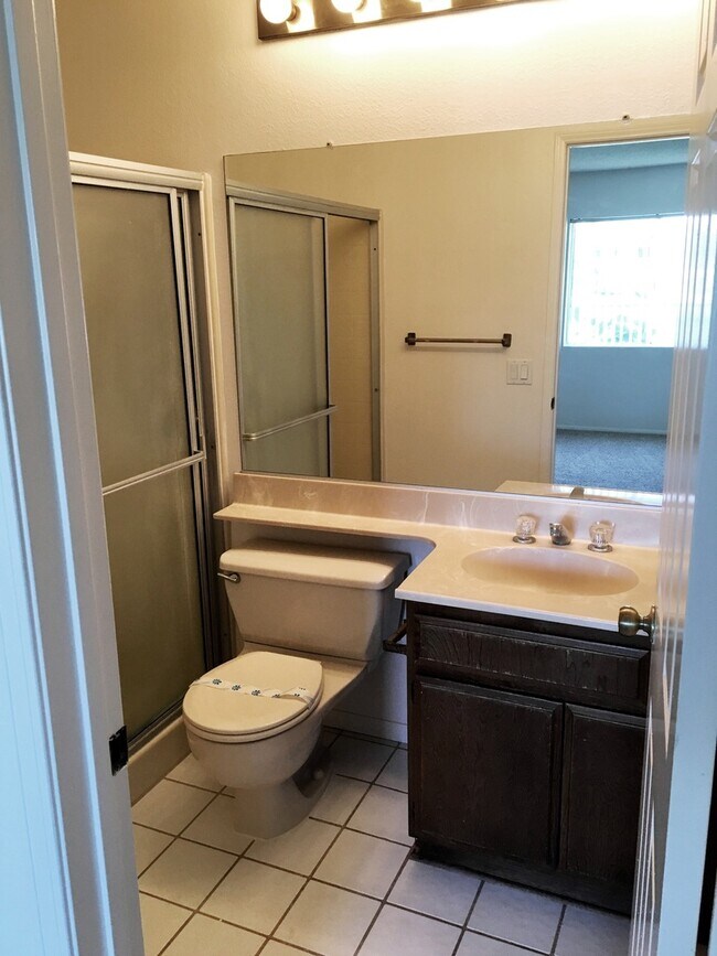 Building Photo - r287