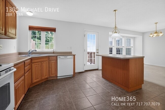 Building Photo - 1305 Michael Dr