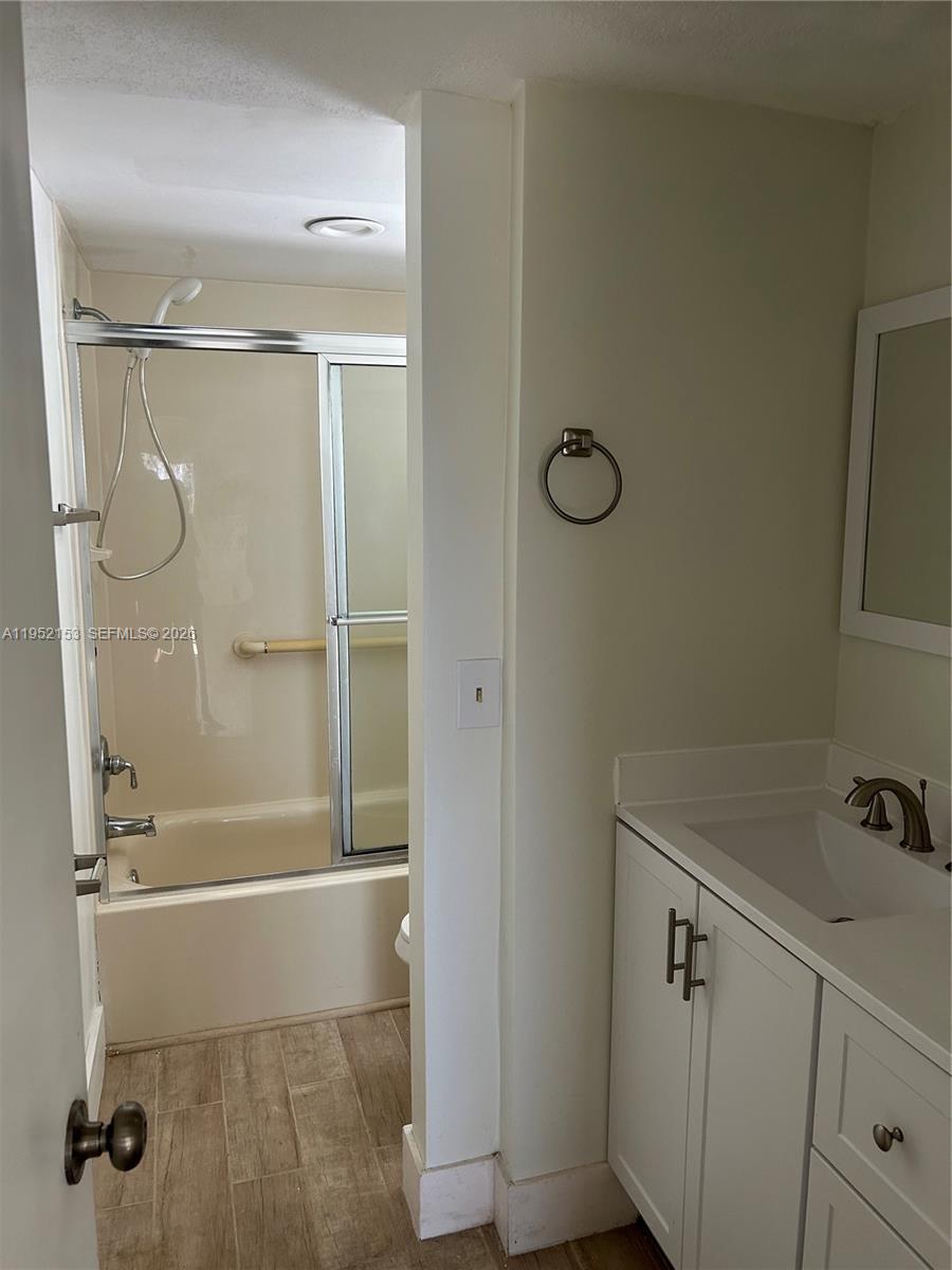 Building Photo - 1674 Bay Rd