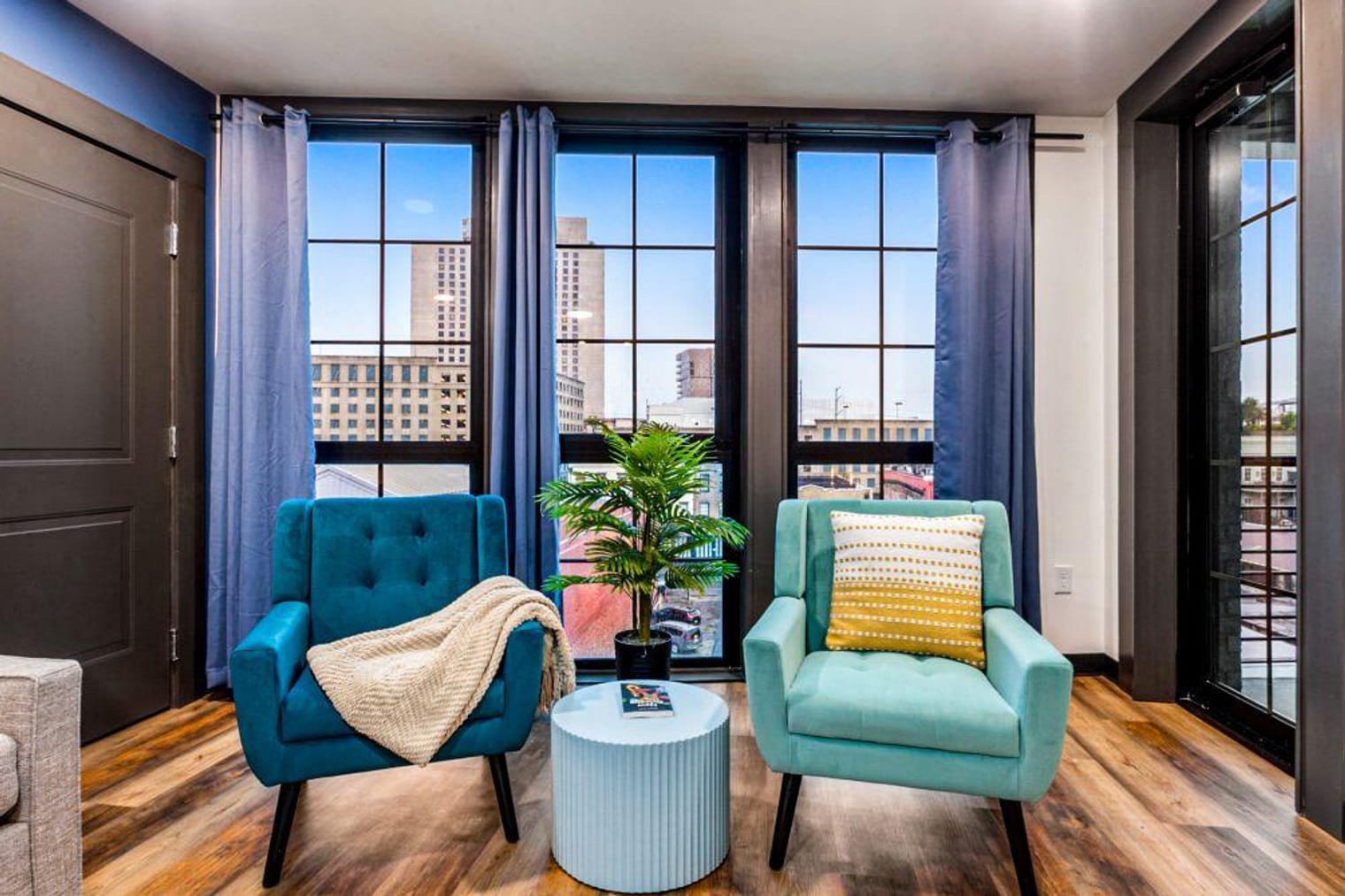 Building Photo - 611 Commerce St