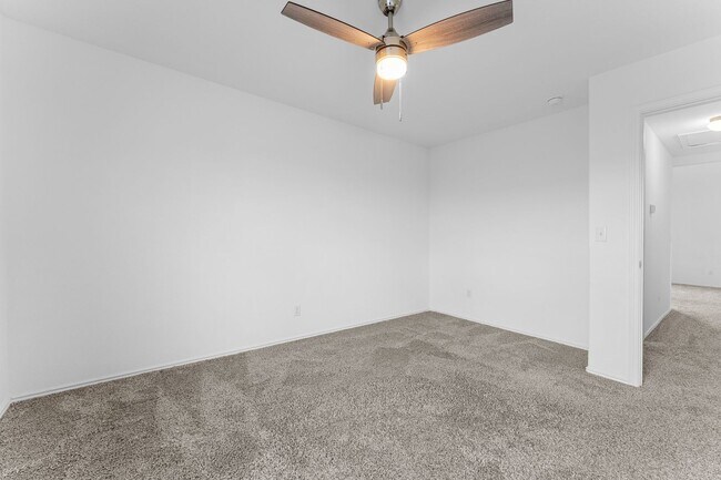 Building Photo - 129 Escondido Cir