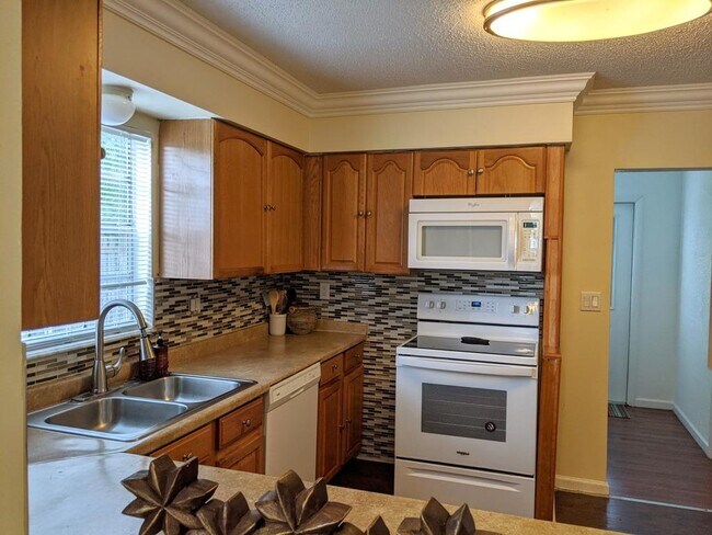 Building Photo - 1350 Riverside Cir