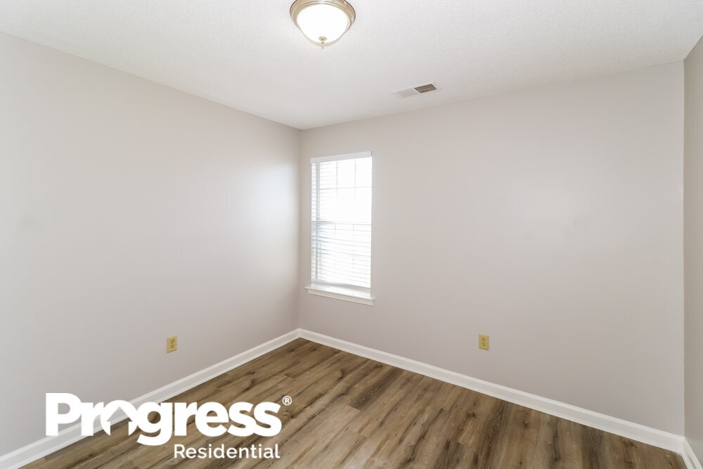 Building Photo - 6175 Lakefront Dr